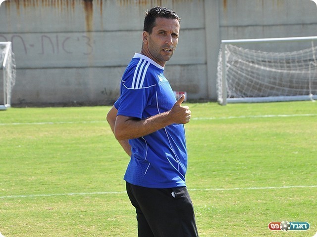 מאמן אולגה אייל עמר (צילום: ארנון לוי)